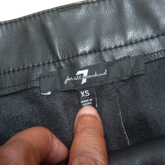 7 For All Mankind Black Faux Leather Cargo Drawstring Ankle Pants Size XS - Picture 9 of 10